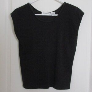sleeveless shell t-shirt
